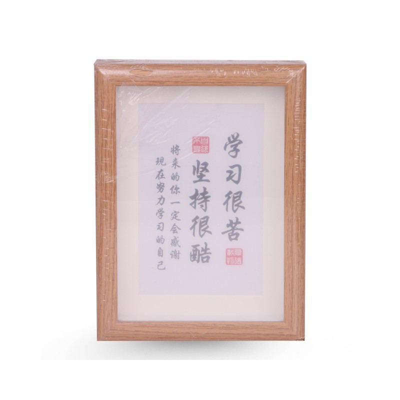 Cadre photo en bois carré de 13,5 x 9 cm.