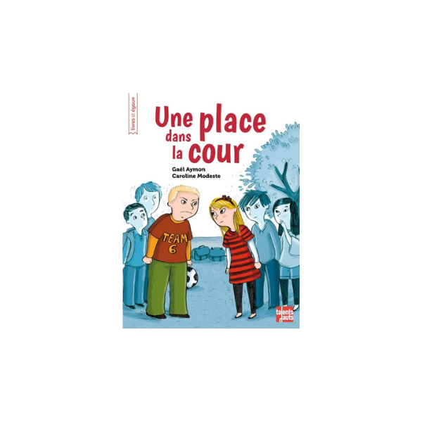 Une place dans la cour
